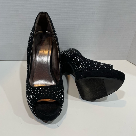 Women Heels color Black - Picture 1 of 5